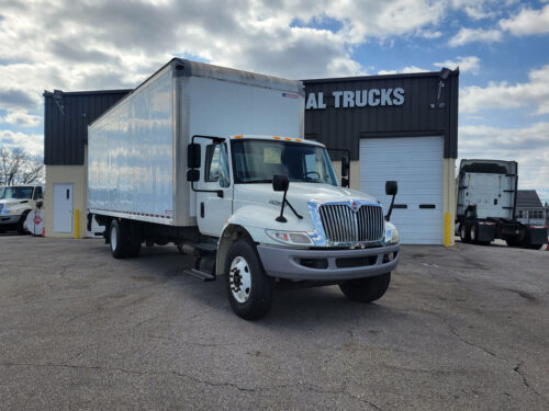 2017 Durastar 4300 - Image 2