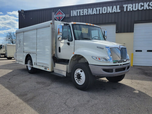 2017 Durastar 4300 - Image 2