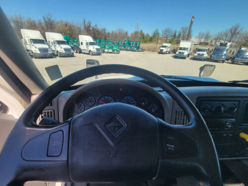 2017 Durastar 4300 - Image 11