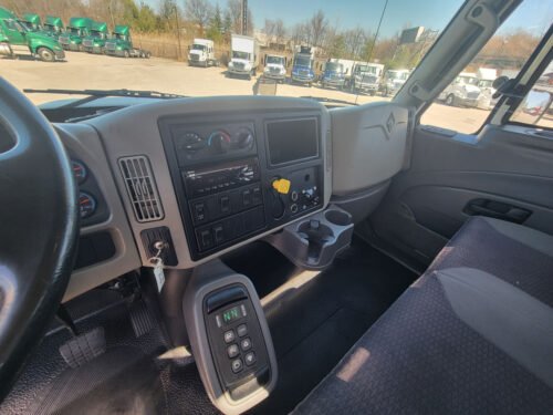 2017 Durastar 4300 - Image 12