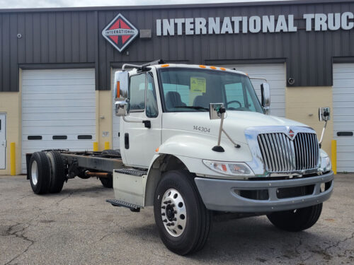 2017 Durastar 4300 - Image 2