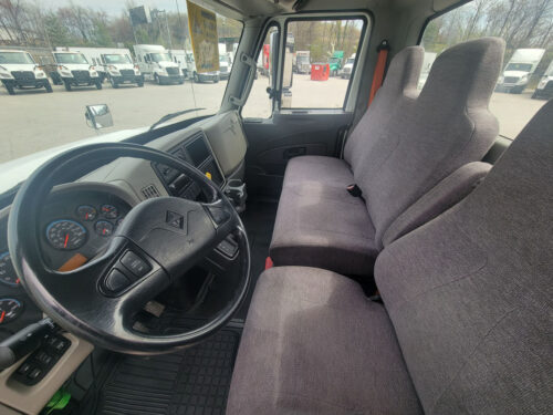 2017 Durastar 4300 - Image 10