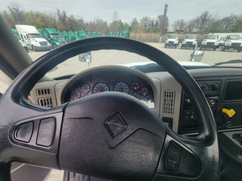 2017 Durastar 4300 - Image 11