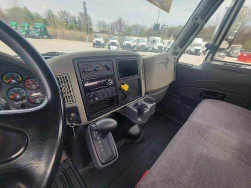 2017 Durastar 4300 - Image 12