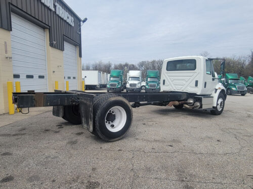 2017 Durastar 4300 - Image 8