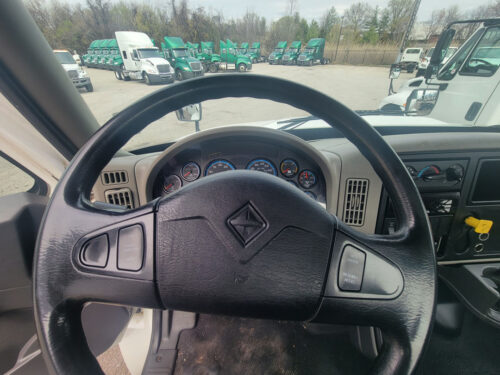 2017 Durastar 4300 - Image 11