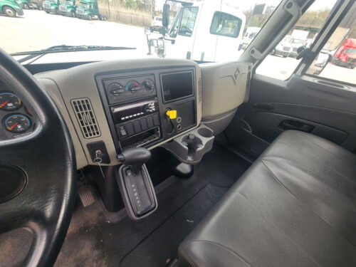 2017 Durastar 4300 - Image 12