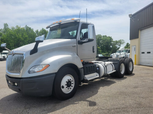 2018 LT Series 625 - Image 4