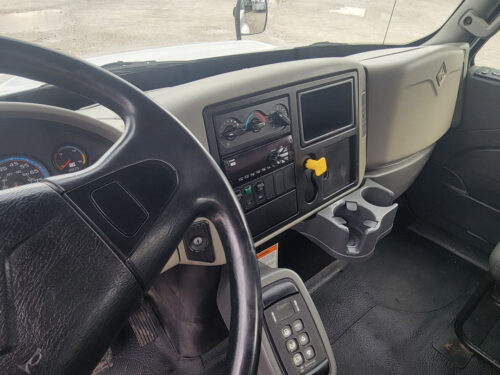 2018 International Durastar 4400 - Image 11