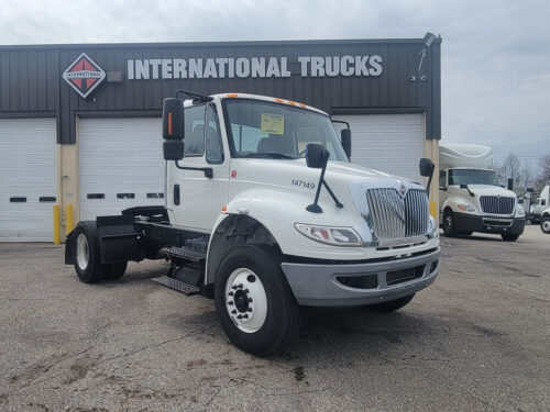 2018 International Durastar 4400 - Image 2