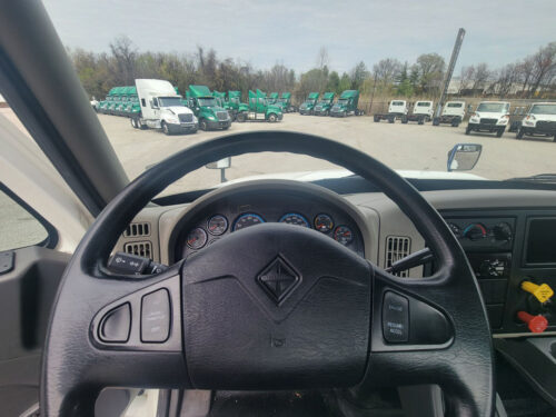 2018 International Durastar 4400 - Image 11
