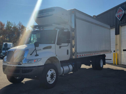 2016 International Durastar 4300 - Image 2