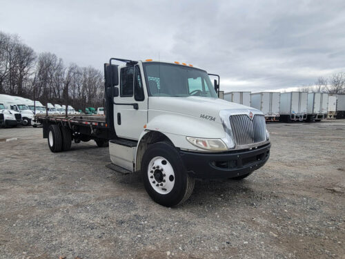 2017 International Durastar 4300 - Image 2