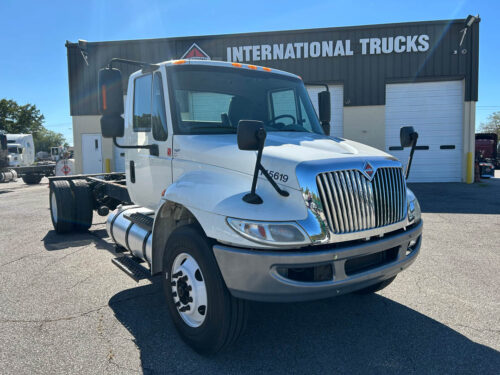 2018 International Durastar 4300 - Image 2