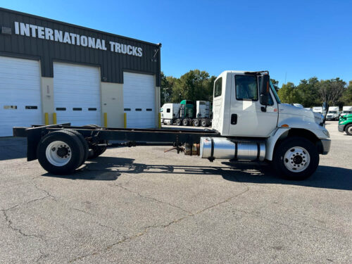 2018 International Durastar 4300 - Image 9