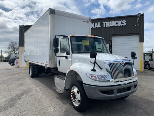 2017 International Durastar 4300 | 142041 - Image 2